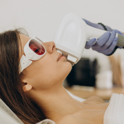 Lasertherapie Behandlung in der Praxis in Dormtund