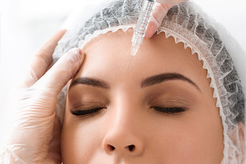 eine Person, die eine Botox-Injektion bekommt